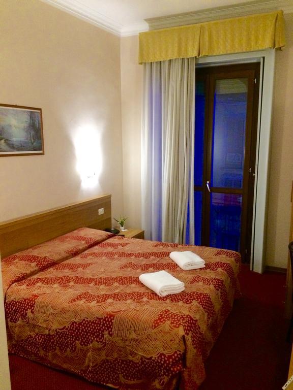 Royal Hotel Milán Habitación foto