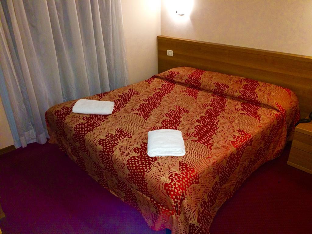 Royal Hotel Milán Habitación foto