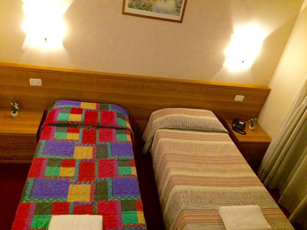 Royal Hotel Milán Habitación foto