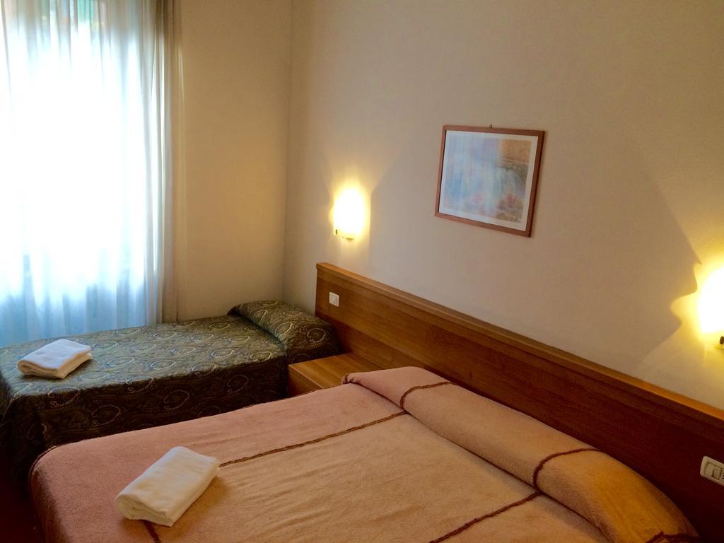 Royal Hotel Milán Habitación foto